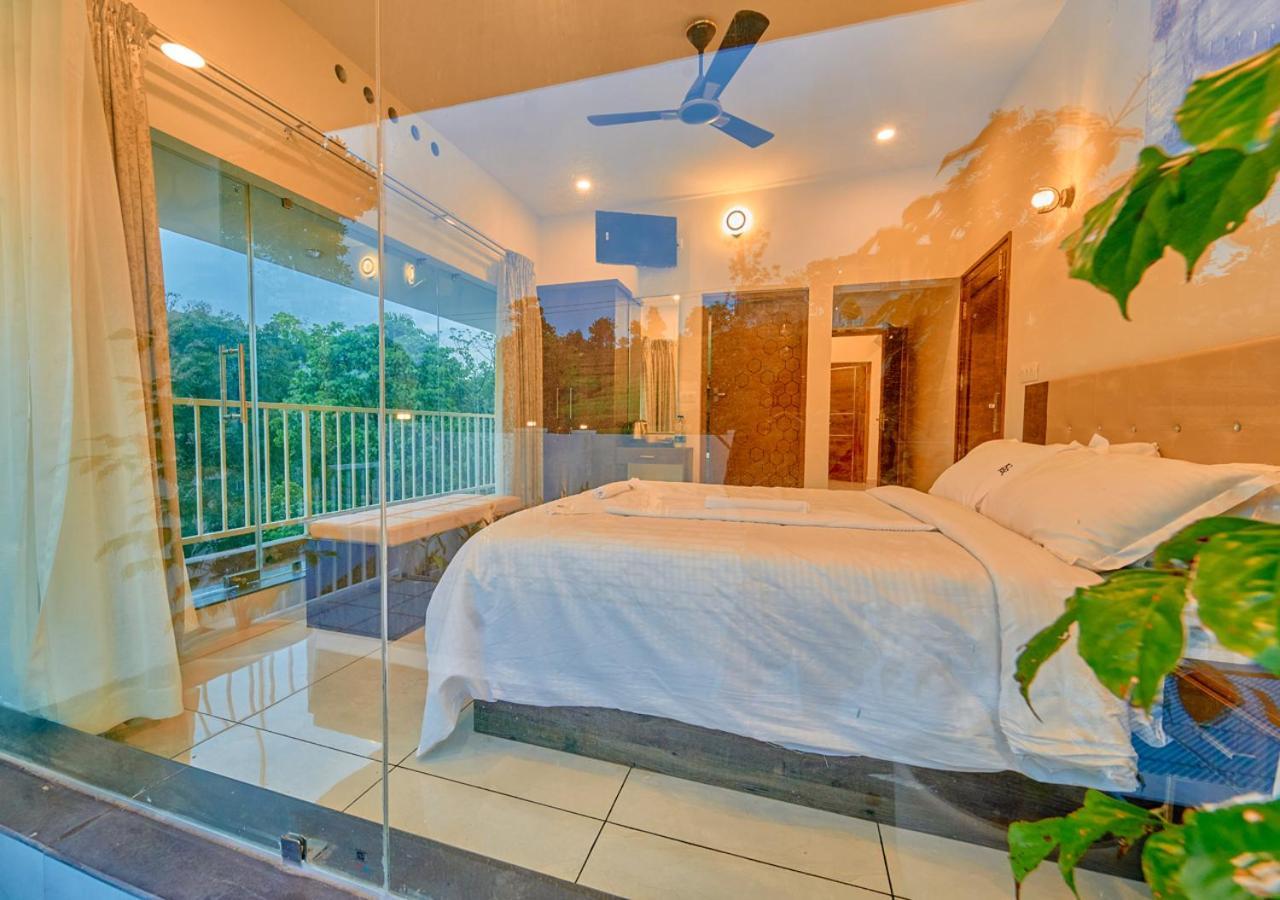Glen Castle Vagamon Pool Resort By Voye Homes Eksteriør billede