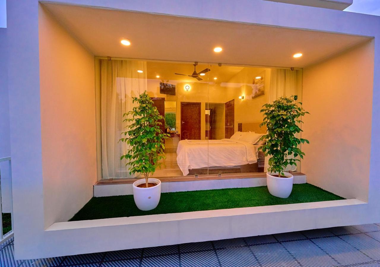 Glen Castle Vagamon Pool Resort By Voye Homes Eksteriør billede