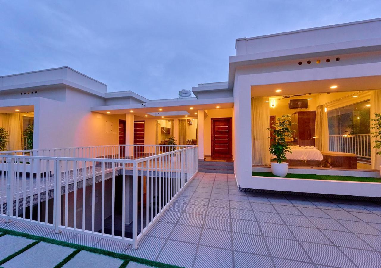 Glen Castle Vagamon Pool Resort By Voye Homes Eksteriør billede