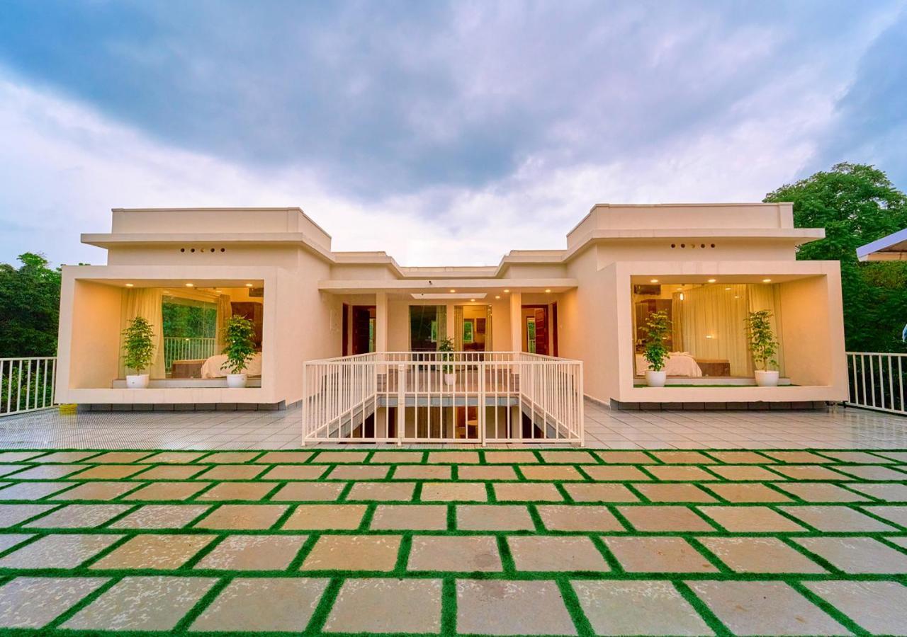 Glen Castle Vagamon Pool Resort By Voye Homes Eksteriør billede