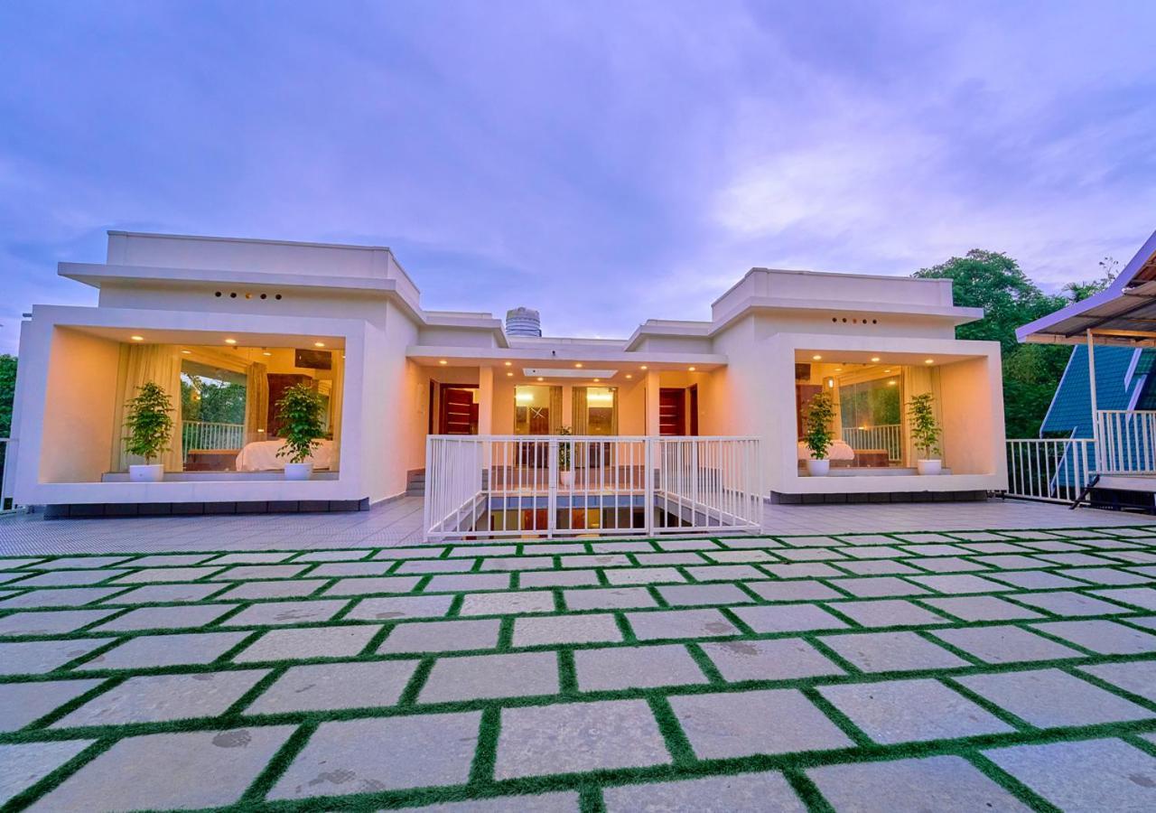 Glen Castle Vagamon Pool Resort By Voye Homes Eksteriør billede