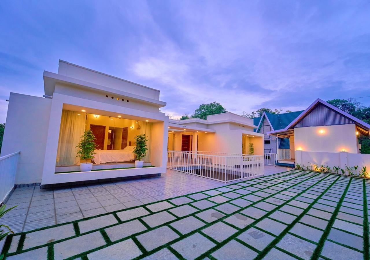 Glen Castle Vagamon Pool Resort By Voye Homes Eksteriør billede