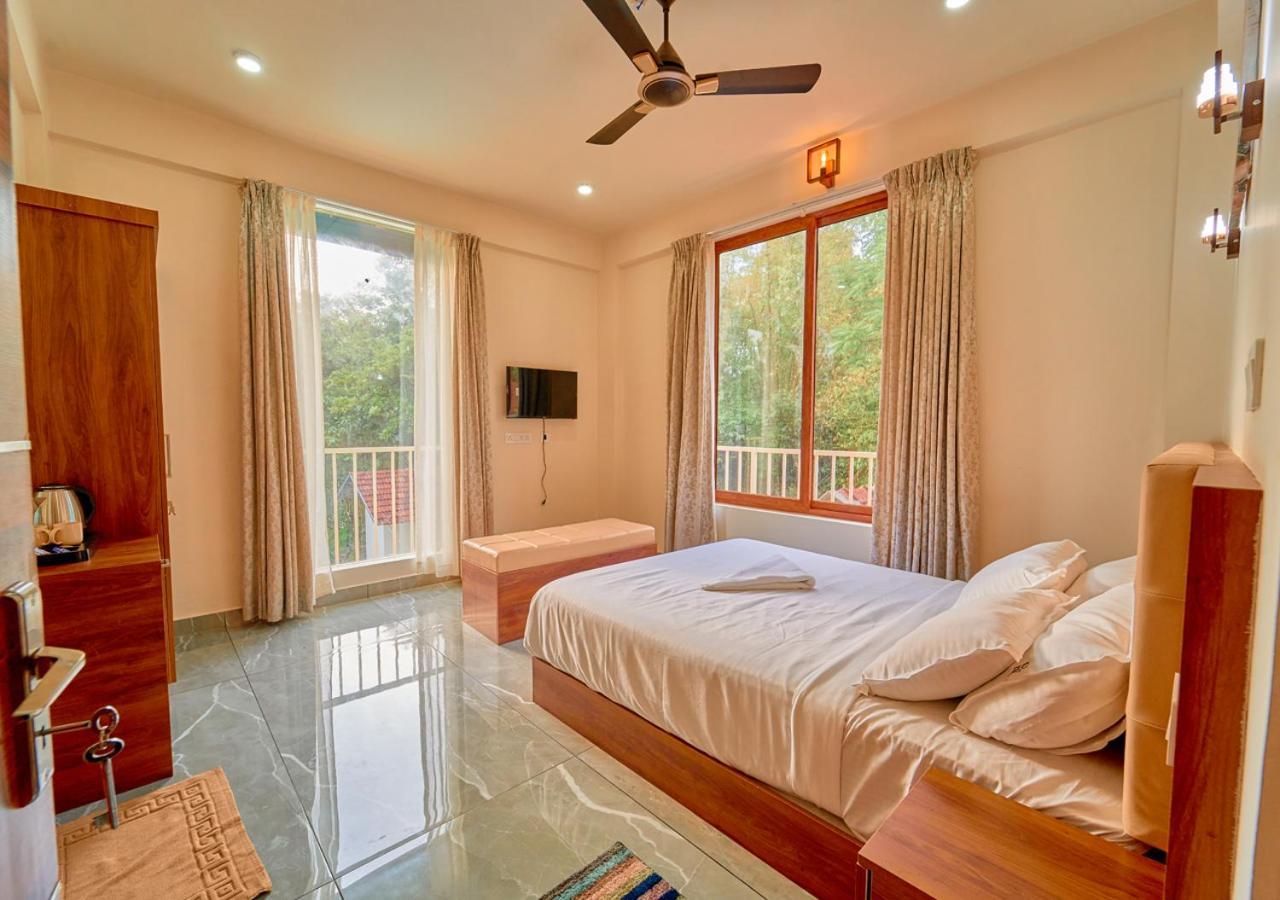 Glen Castle Vagamon Pool Resort By Voye Homes Eksteriør billede