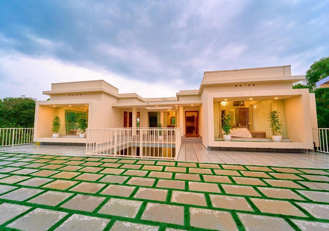 Glen Castle Vagamon Pool Resort By Voye Homes Eksteriør billede