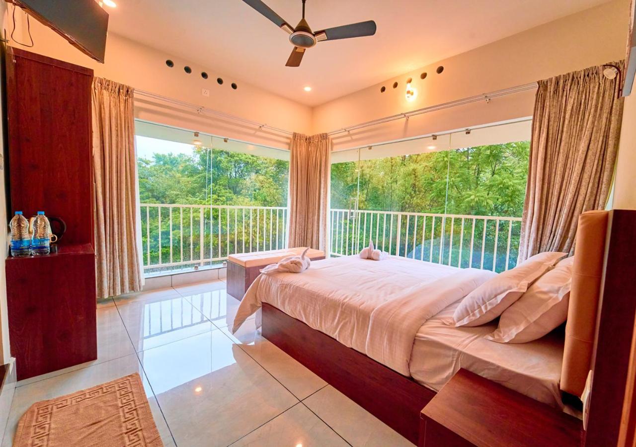 Glen Castle Vagamon Pool Resort By Voye Homes Eksteriør billede