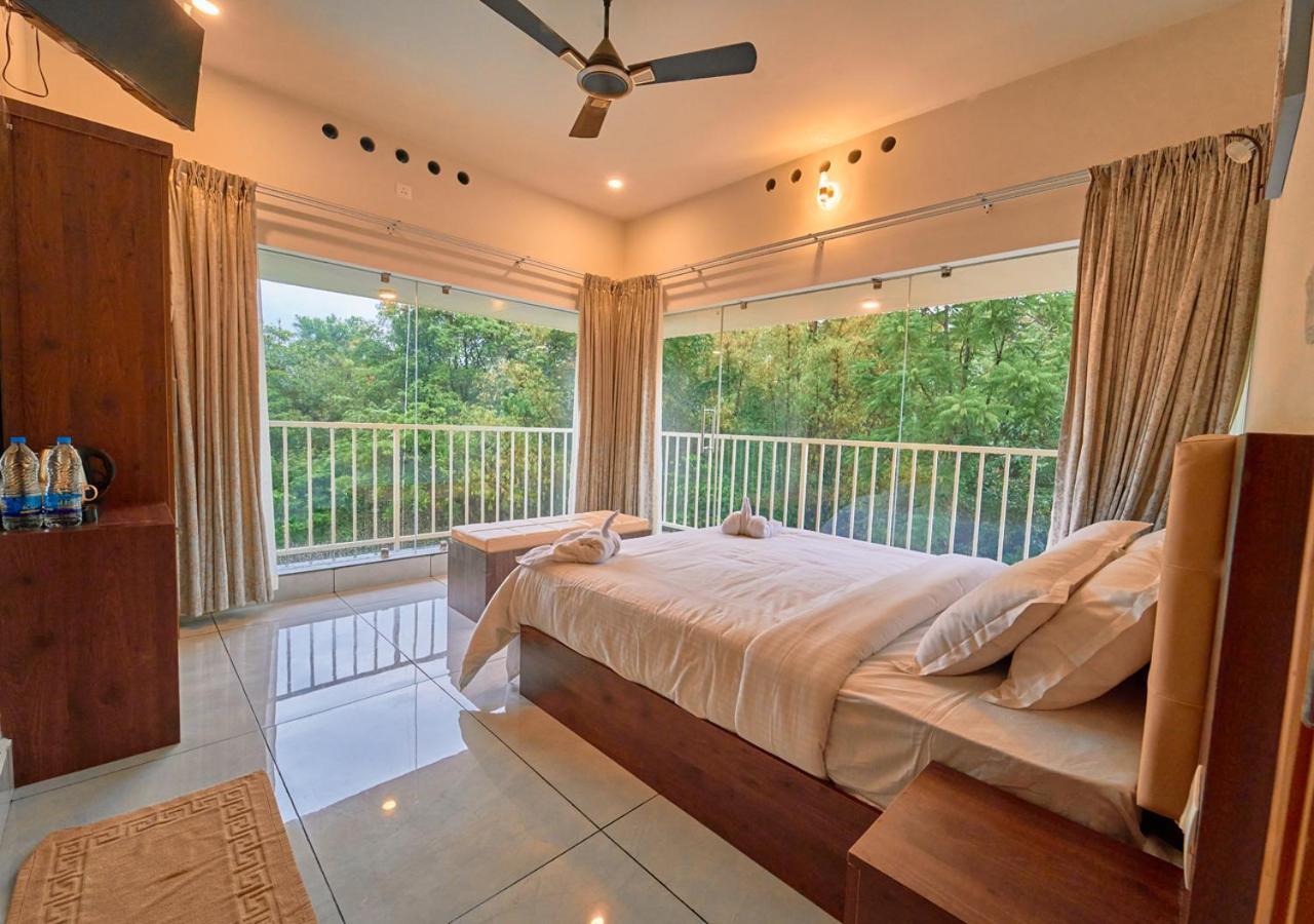 Glen Castle Vagamon Pool Resort By Voye Homes Eksteriør billede
