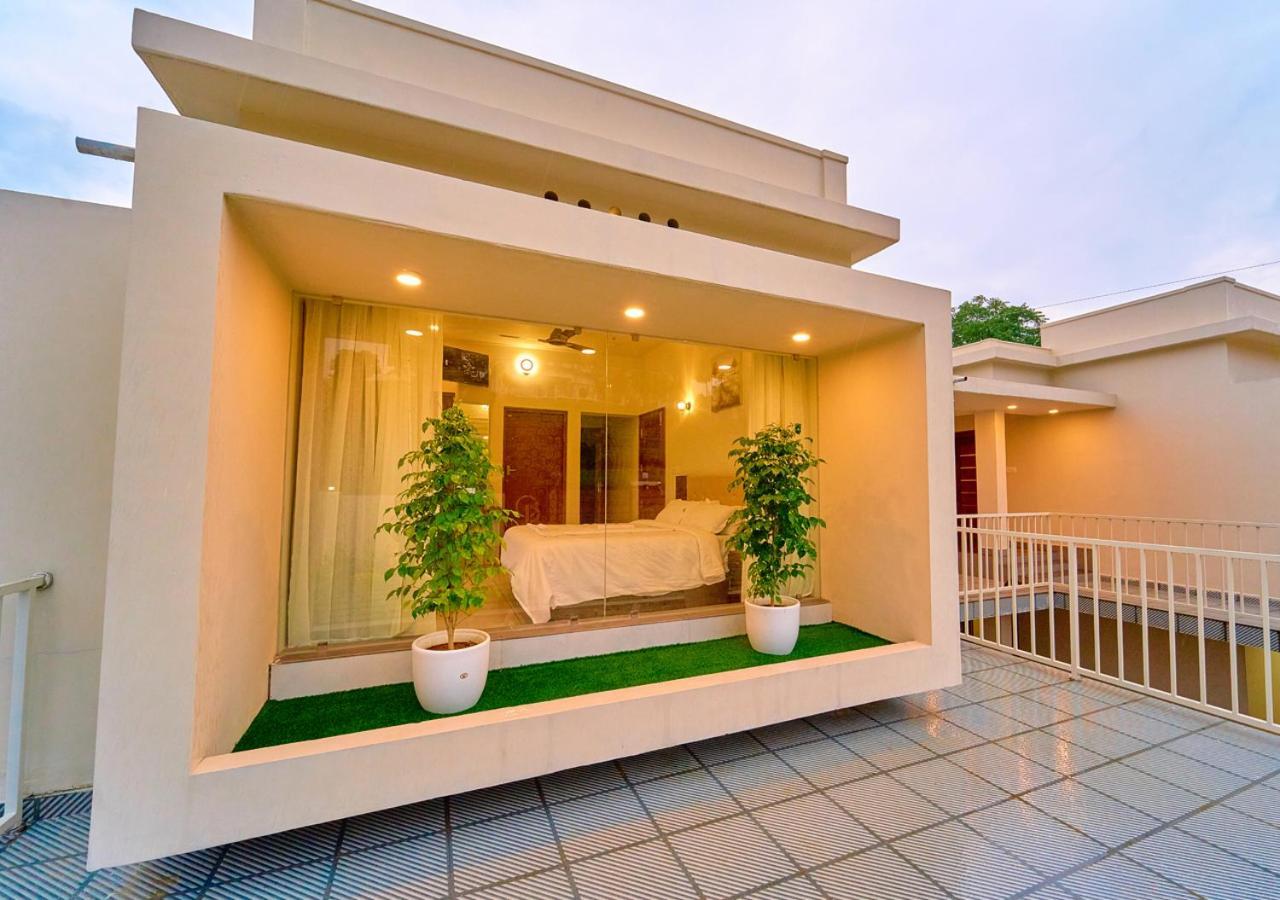 Glen Castle Vagamon Pool Resort By Voye Homes Eksteriør billede